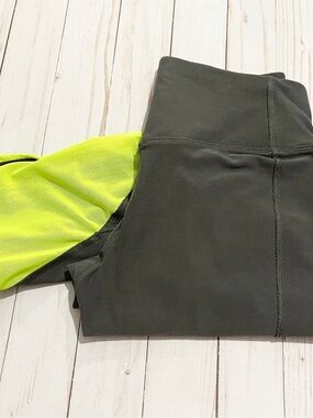 Nike Black and Neon Yellow Cropped Athletic Dri-Fit Leggings Size Small